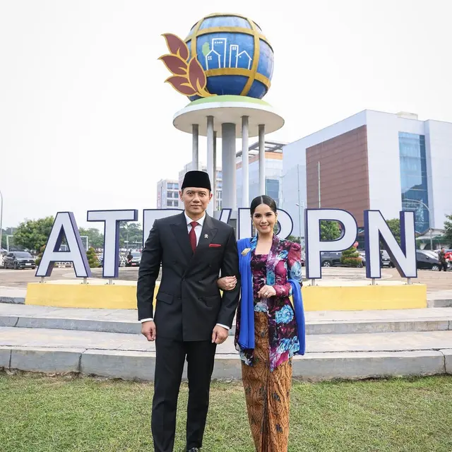 6 Potret Annisa Pohan Pakai Kebaya ketika Dampingi AHY, Aura Makin Terpancar