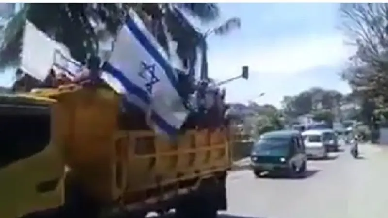 Viral, Video Warga Papua Kibarkan Bendera Mirip Bendera Israel