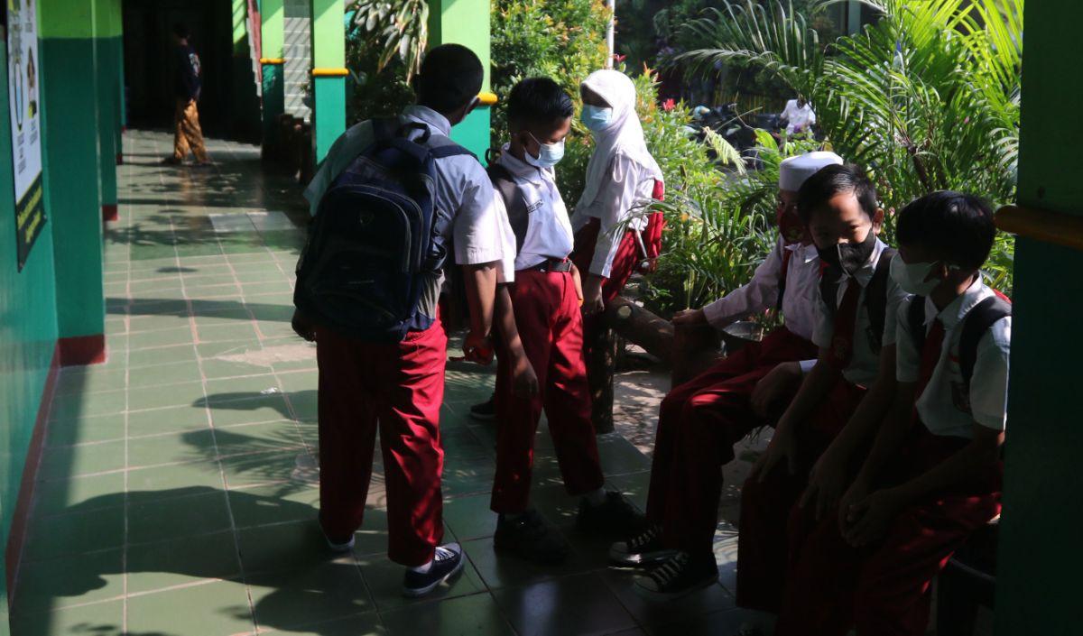 Dia memastikan, pelayanan pendidikan sekolah swasta dan negeri di Depok tidak akan dibedakan. Pemkot Depok, klaimnya, memberikan pelayanan terbaik untuk semua murid.