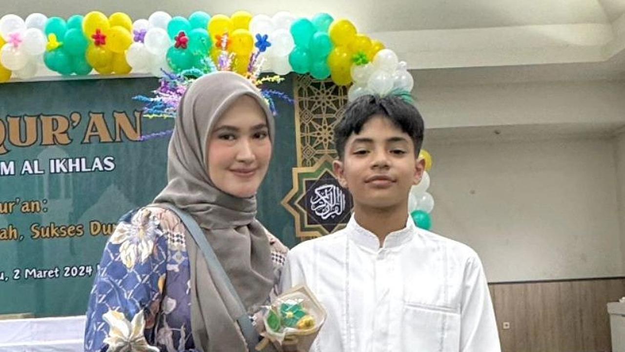Momen Zio Anak Tommy Kurniawan Menitikan Air Mata Usai Khataman Al Quran, Bikin Haru