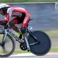 Atlet ParaCycling, M Fadli Immamuddin saat laga di nomor Mens C4 Individual Time Trial Road Race Asian Para Games 2018 di Sirkuit Sentul, Bogor, Senin (8/10). M Fadli Immamuddinberhasil merebut medali perak. (Liputan6.com/Helmi Fithriansyah)