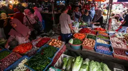 Sejumlah komoditas pangan rata-rata mengalami kenaikan harga menjelang Lebaran Idul Fitri 2024. (Liputan6.com/Angga Yuniar)
