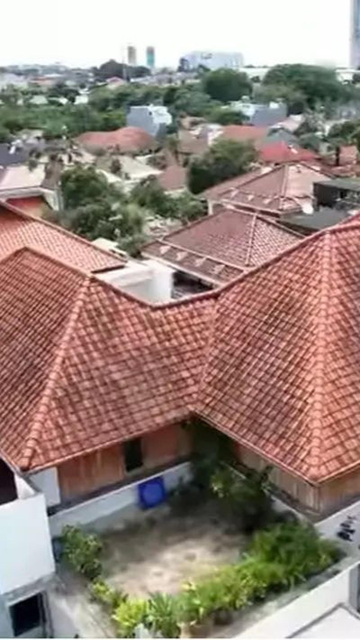 Megahnya Rumah Gladys Suwandhi