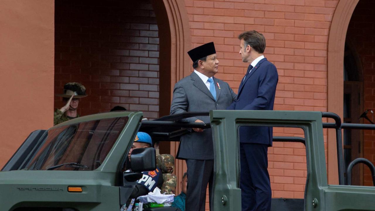 Prabowo dan Presiden Prancis Emmanuel Macron satu helikopter menuju Akmil Magelang