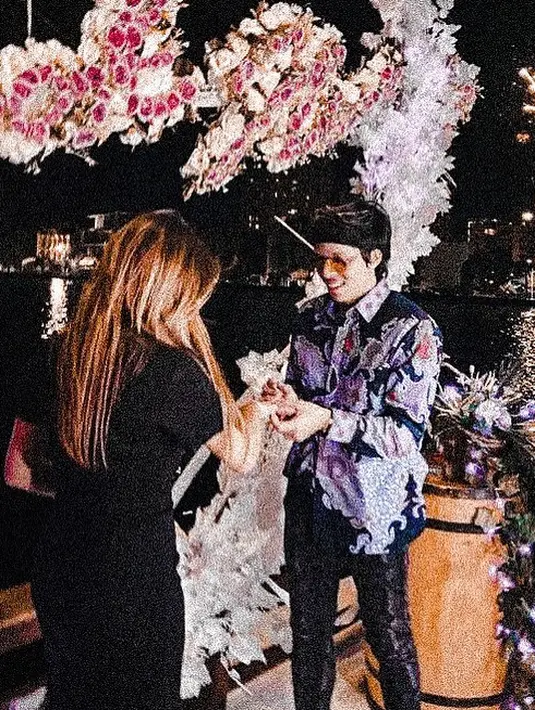 Menurut Atta, dirinya tak pernah memutuskan untuk menikah muda. Ia lebih menyerahkan semuanya kepada Tuhan. Apakah ia dan Aurel akan menikah di tahun ini atau tahun depan.  (Instagram/attahalilintar)