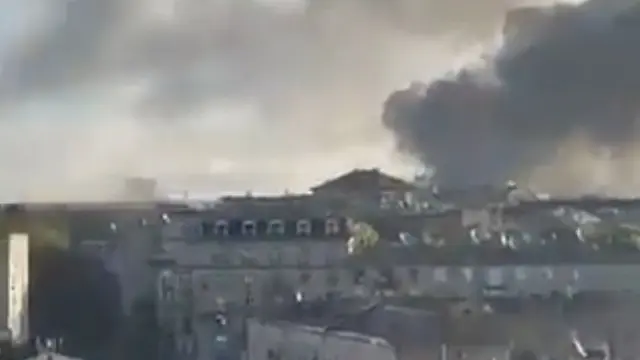 Penampakan langit Kiev usai serangan roket (Twitter/@AzovMolozensky)