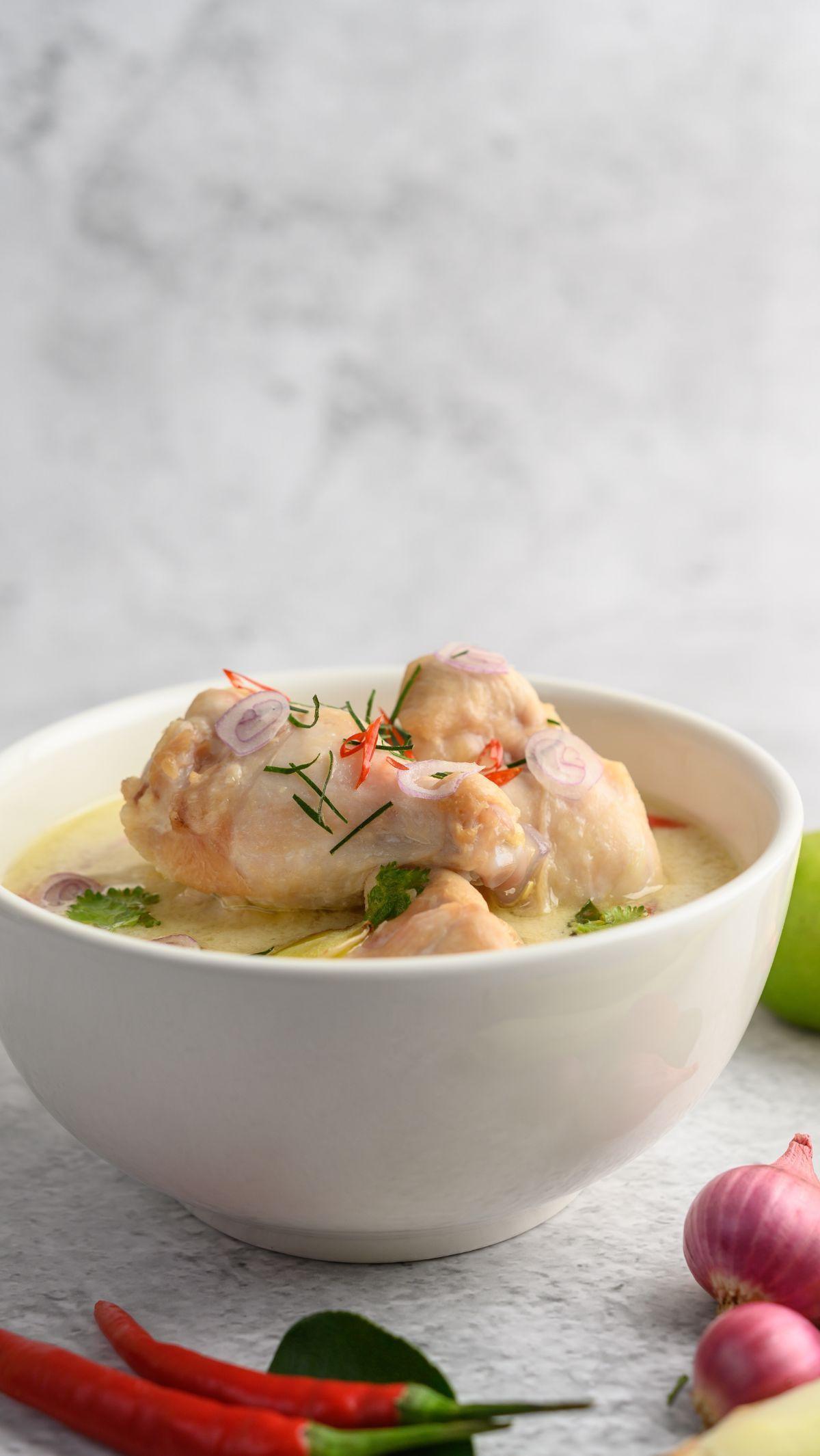 Itulah tips dan resep opor ayam yang bisa segera kalian recook sekarang juga untuk menyambut Lebaran 2024 ini. Dijamin resep ini anti gagal dan akan mengundang pujian dari sanak saudara. Selamat mencoba dan selamat menikmati opor ayam bersama keluarga.