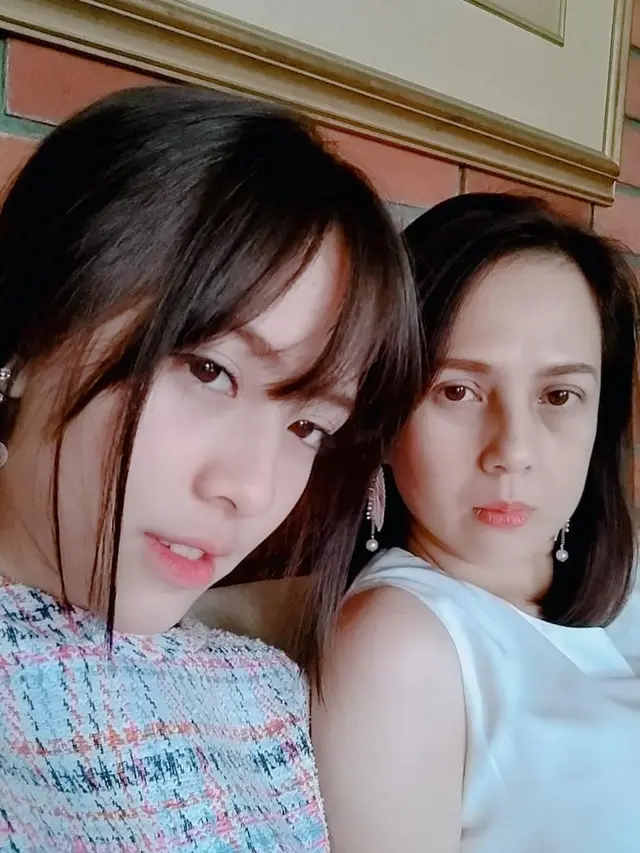 6 Potret Kompak Zara Adhisty dan Ibunya, Bak Kakak Beradik