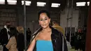 Tak ketinggalan, Tracee Ellis Ross yang tampil menawan berbalut mini dress dengan detail bodycon fit dan tassel. Tracee melengkapi penampilannya dengan trench coat bottega dari kulit, sepatu boot setinggi paha, dan tas 'Casette'. (Dok/Bottega Veneta).