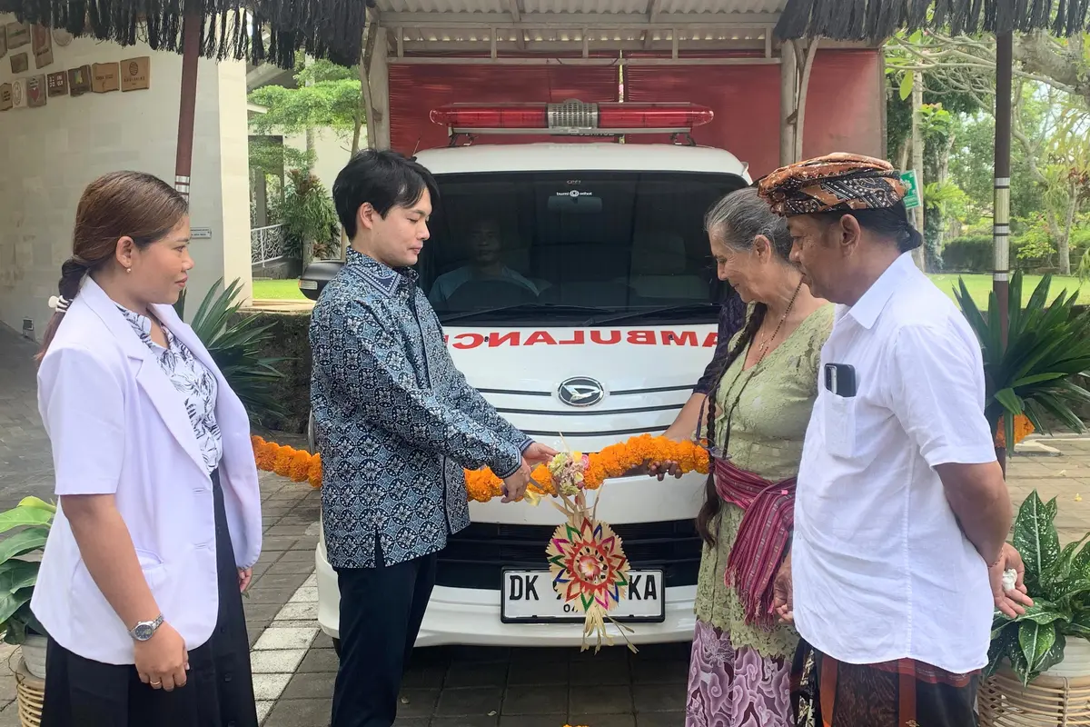 Serah terima ambulans buatan jepang di Desa Mas, ‎Kecamatan Ubud, Kabupaten Gianyar, Provinsi Bali, melalui Bantuan Hibah Grassroots untuk Keamanan ‎Manusia dari Pemerintah Jepang.