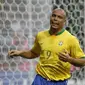 Ronaldo da Lima dengan kostum nomor 9 Timnas Brasil. (Caught Offside)