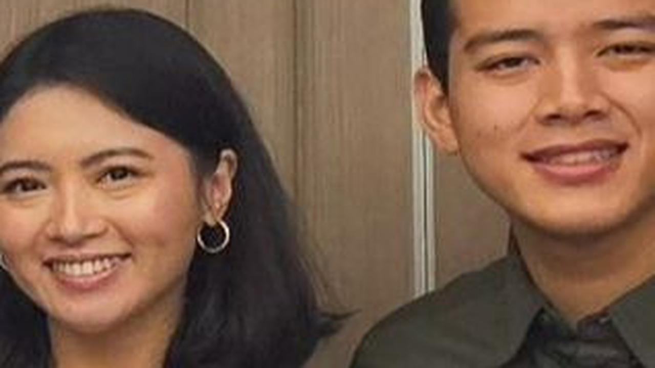 Senyum bahagia selalu terpancar dari pasangan yang segera menikah itu.<br>