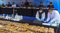 Badan Narkotika Nasional (BNN) membongkar 11 jaringan pengedar narkoba dengan 53 tersangka di sejumlah wilayah di Indonesia. (merdeka.com/Arie Basuki)