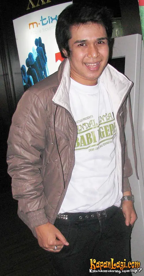 Onam eshakda sikilib ketyapti