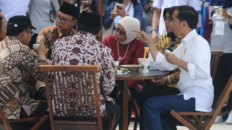 Jokowi meninjau Rest Area 538