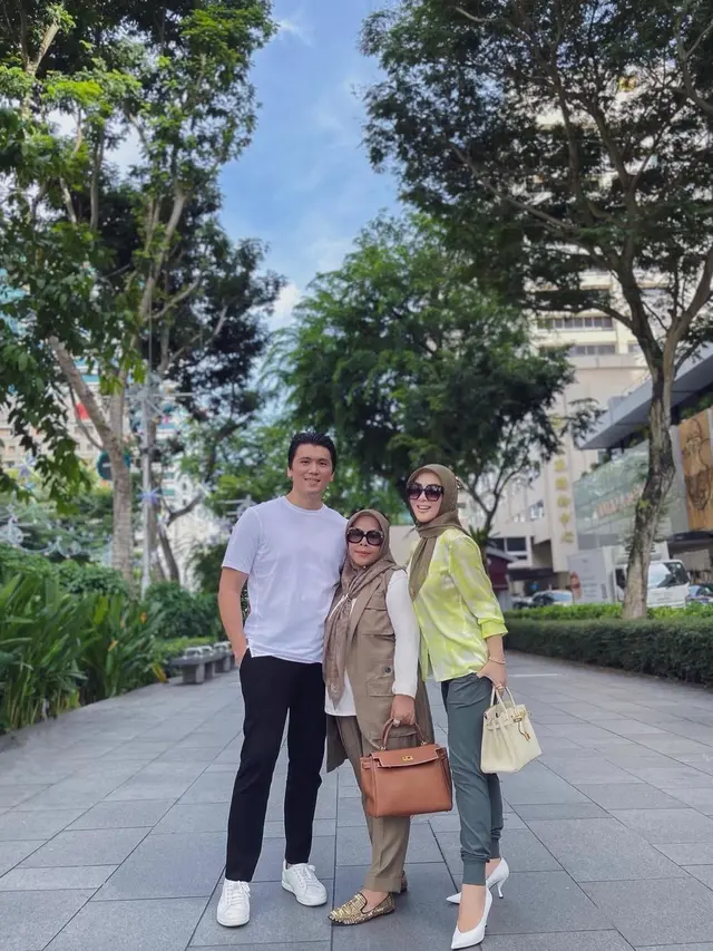 Reino Barack dan Wati Nurhayati