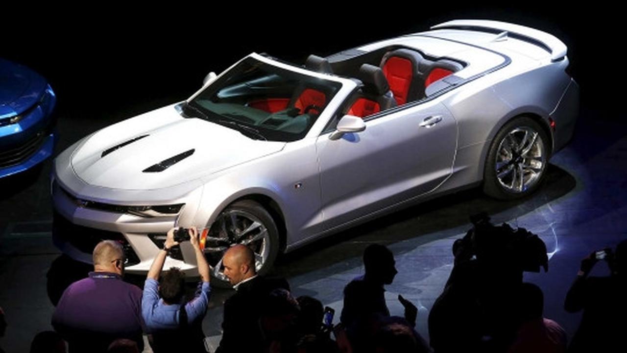 Pesona Chevrolet Camaro 2016 dengan atap terbuka