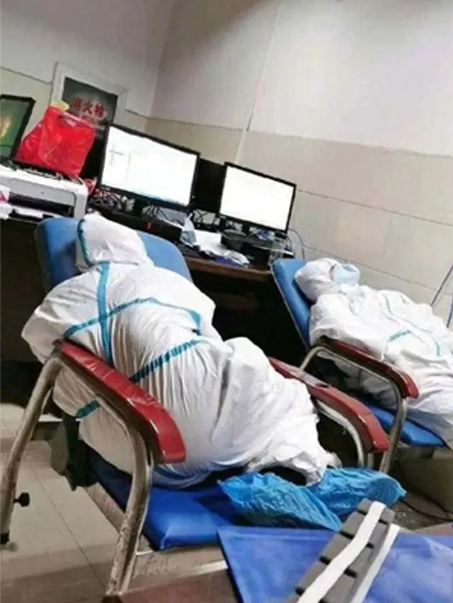 Lelah Rawat Pasien Terinfeksi Virus Corona, Foto Tim Medis Tertidur di Lantai Viral