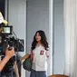 Maisha Kanna dan Yandy Laurens berkolaborasi dalam video klip Jungkir Balik.