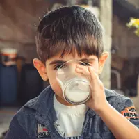 ilustrasi anak minum susu/copyright Pexels/samer daboul