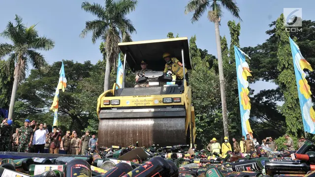 Pemusnahan Botol Miras