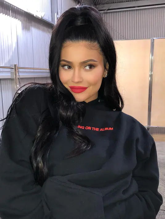 Jadi, tentu saja ia tak siap untuk kembali hamil usai melahirkan Stormi dan melakukan segala usaha untuk tubuhnya. (instagram/kyliejenner)