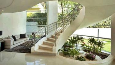 Inspirasi Tangga Minimalis Berhiaskan Taman Mini Keren Banget Fashion Fimela Com