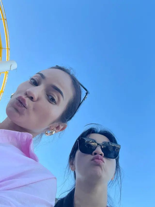 Hesty Purwadinata dan Enzy Storia