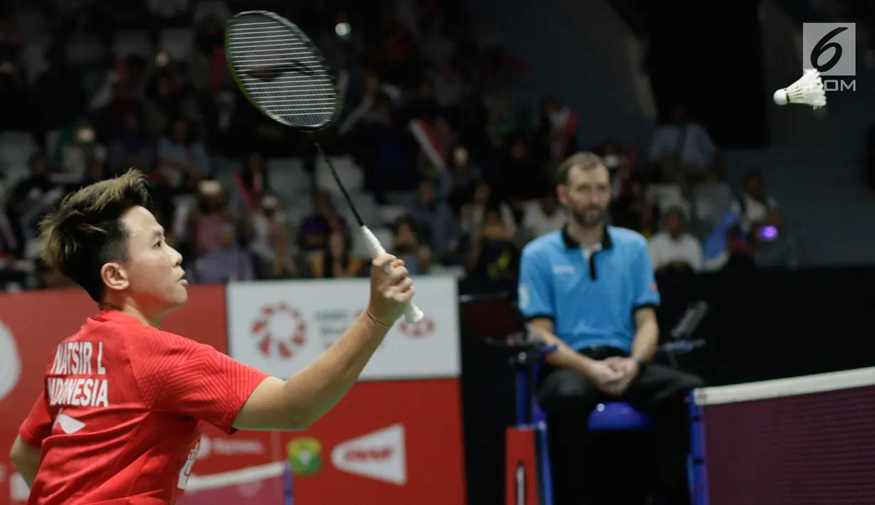 Pebulutangkis Indonesia, Lilyana Natsir saat melawan wakil India, Pranaav Jerry Chopra/Reddy N. Sikki pada Indonesia Masters 2019 di Istora Senayan, Jakarta, Selasa (22/1). Indonesia menang 21-15 21-15. (Bola.com/M Iqbal Ichsan)