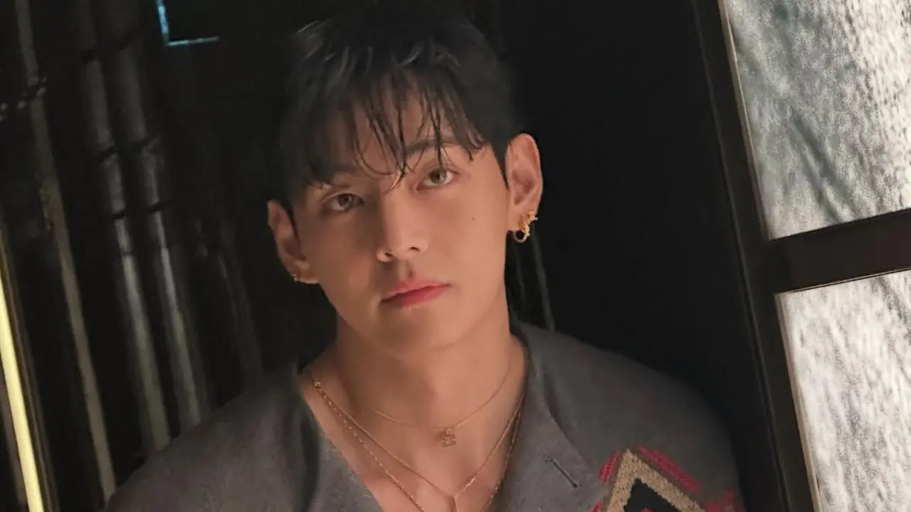 Gaya V BTS selama di Paris bikin curi perhatian