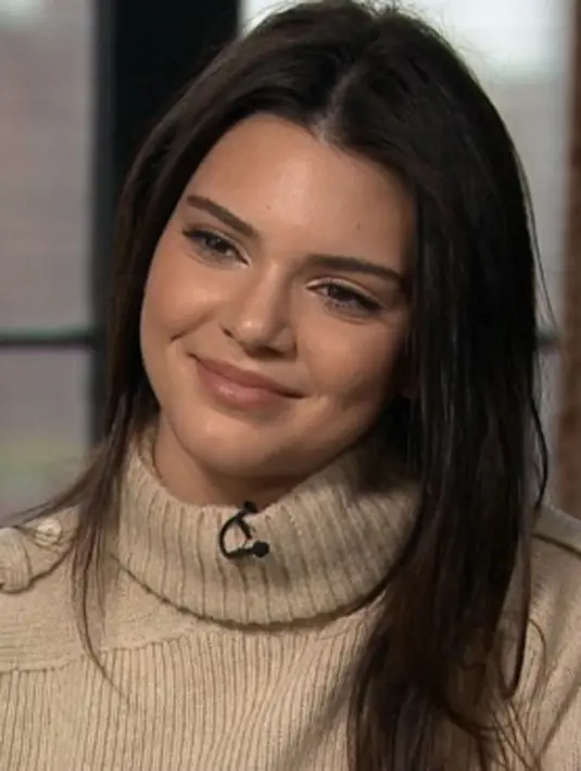 "Aku selalu memakai makeup yang semaksimal mungkin, kalau untuk sehari-hari biasanya aku tampil natural saja dan tak terlalu berat," tuturnya. (dailymail/Bintang.com)