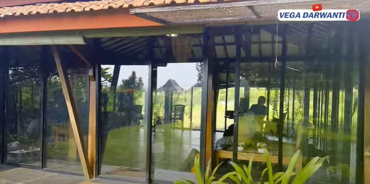 9 Potret Terbaru Vila Ruben Onsu yang Luas dan Asri, Punya Banyak Pendopo - Perlihatkan Tanaman Hasil Berkebun