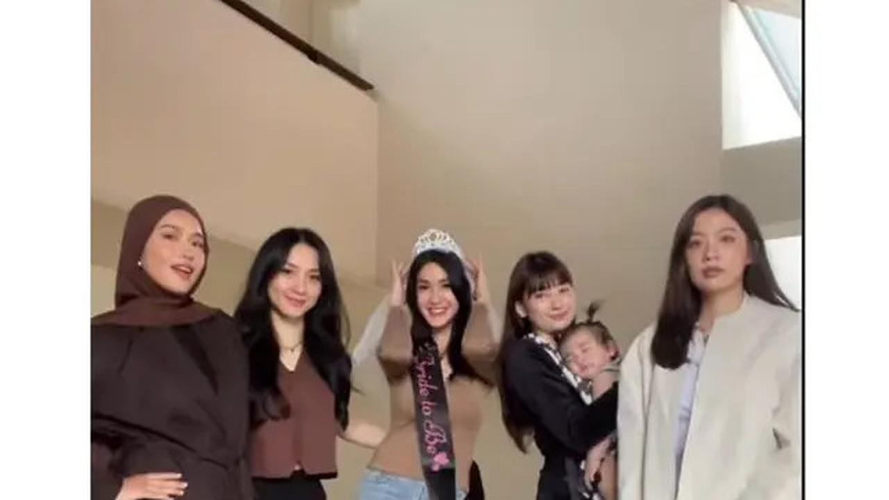 6 Potret Reuni Girlband Princess di Bridal ShowerElmaAgustin, Dipuji Awet Muda