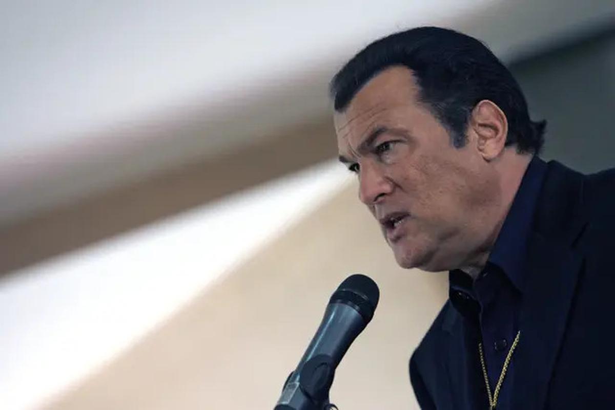 Profil Steven Seagal Aktor Laga Amerika yang Bertemu Prabowo dan Titiek, Sosok Multitalenta