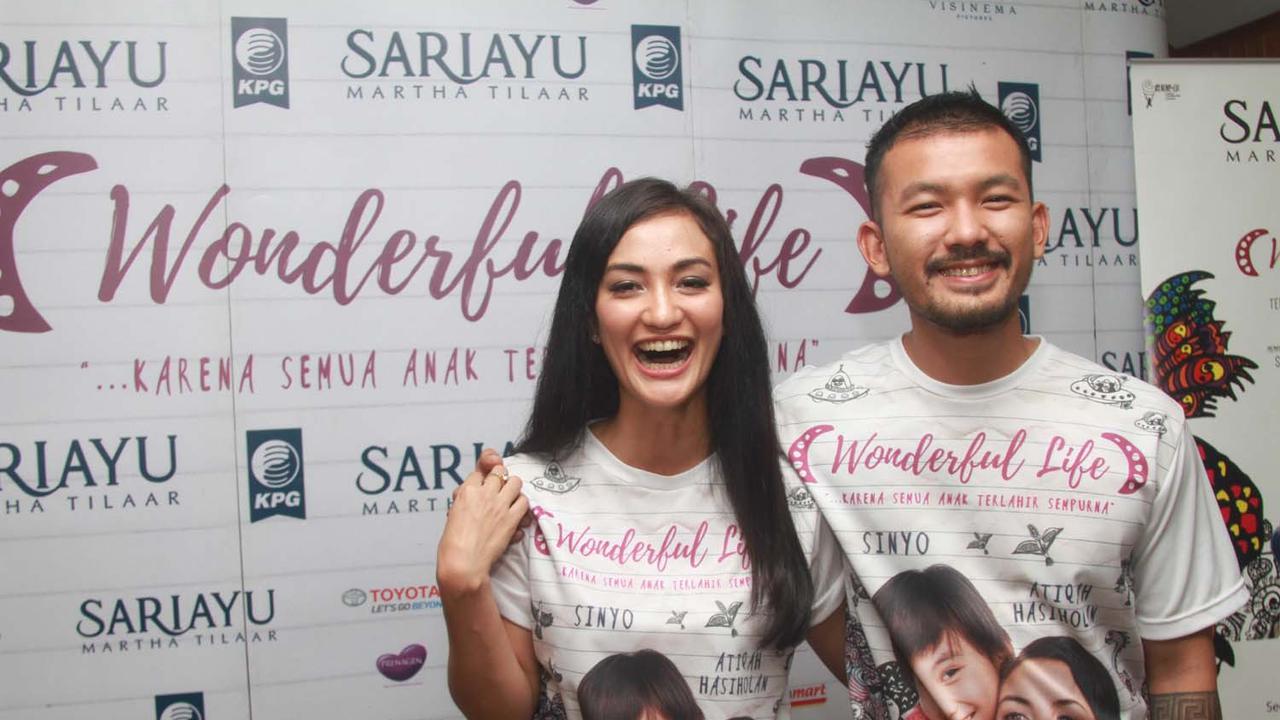 Atiqah Hasiholan dan Rio Dewanto