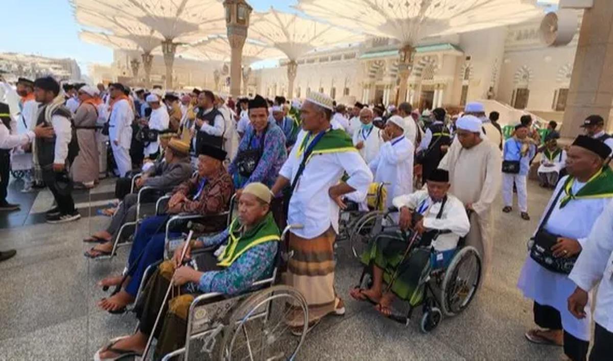 Di tengah proses pencarian, PPIH Arab Saudi membuat surat dan mengumpulkan dokumen yang dibutuhkan untuk melaporkan hal ini ke kepolisian Arab Saudi.