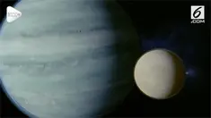 Dua astronom telah menemukan apa yang mungkin menjadi bulan pertama yang mengorbit planet di luar tata surya kita.