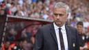 Pelatih Manchester United, Jose Mourinho saat mendampingi anak asuhnya melawan Bournemouth. Laga ini menjadi debut bagi Mou di Liga Premier Inggris bersama Setan Merah. (Reuters/Hannah McKay)