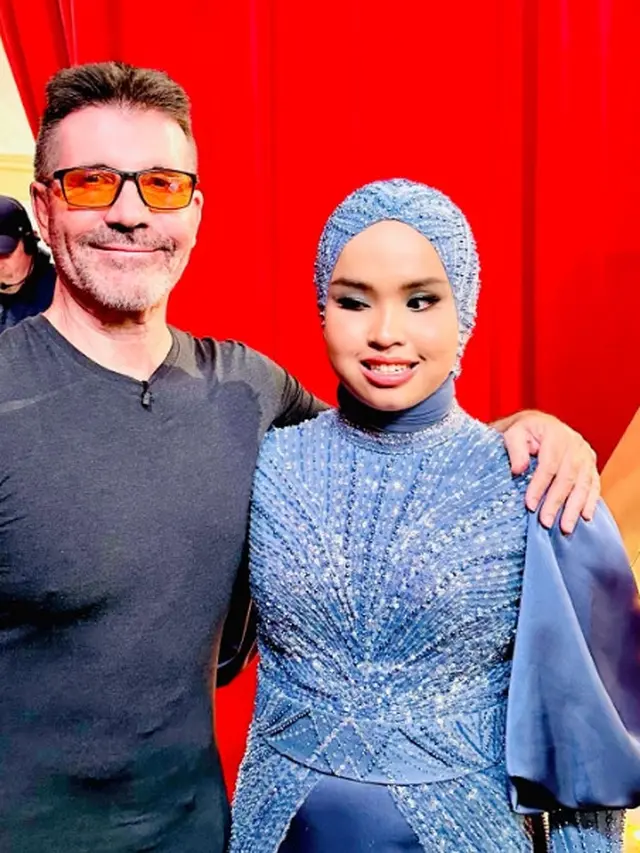 Putri Ariani dan Simon Cowell di America's Got Talent 2023
