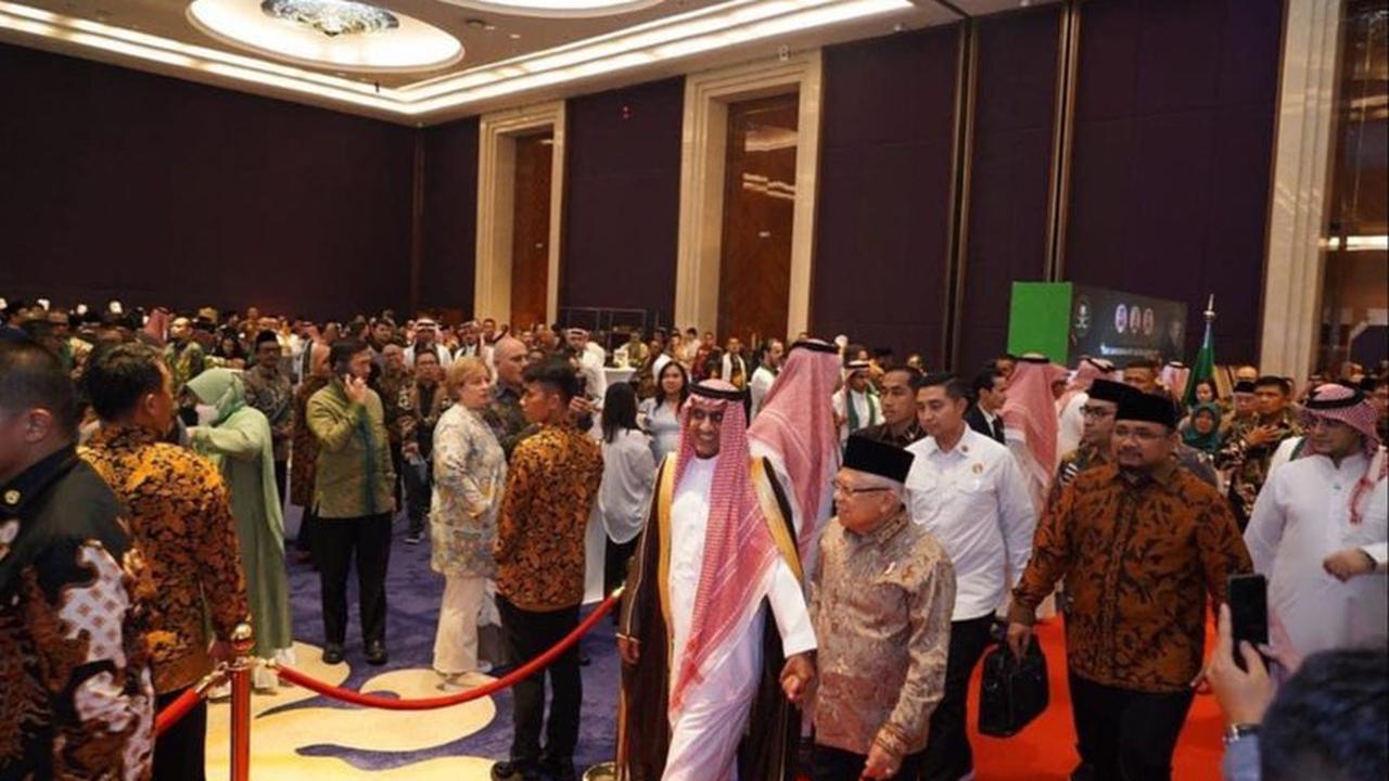 Soal bocoran yang disampaikan kepada dirinya, Yaqut tidak ingin membukanya. Kata dia, semua pihak bakal tahu sendiri isinya.<br>