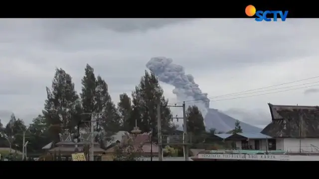 Sejak Sabtu pagi kemarin terjadi satu kali erupsi dengan ketinggian kolom mencapai 2300 meter yang mengarah ke selatan.