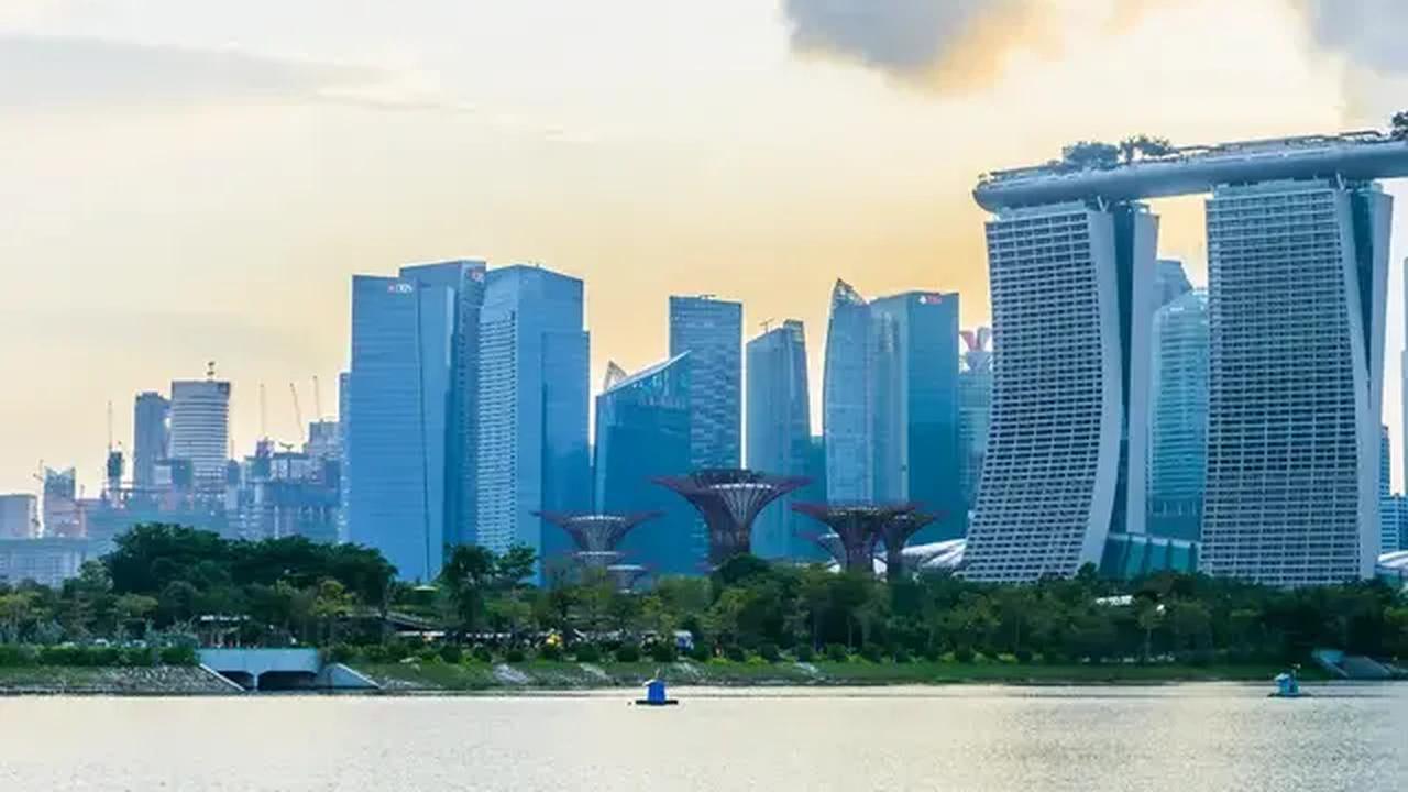 Terlepas dari banyaknya WNI yang beralih kewarganegaraan, Bahlil menilai hal tersebut tidak akan mempengaruhi realisasi investasi di Tanah Air.