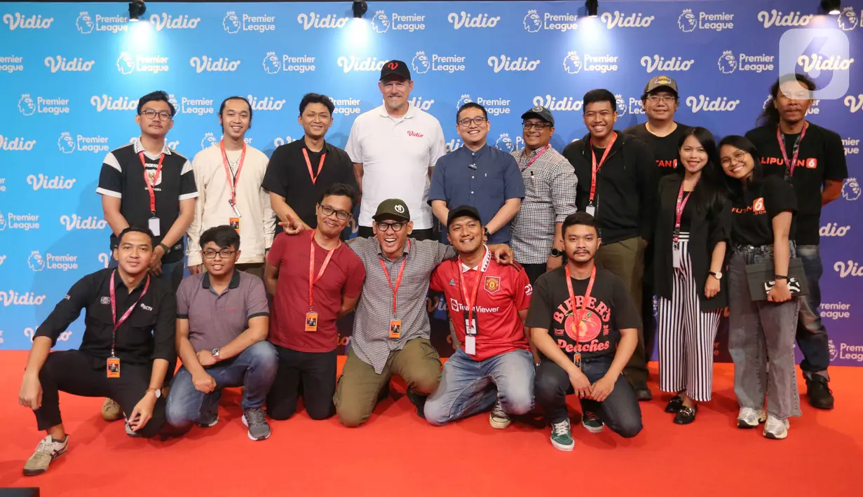 Dalam acara ini, Mantan pesepak bola berusia 59 tahun menjawab pertanyaan penggemar sekaligus berfoto dengan perwakilan komunitas. (Liputan6.com/Faizal Fanani)