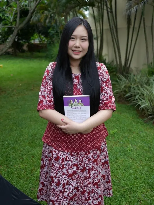 Penampilan Sederhana Sisca Kohl