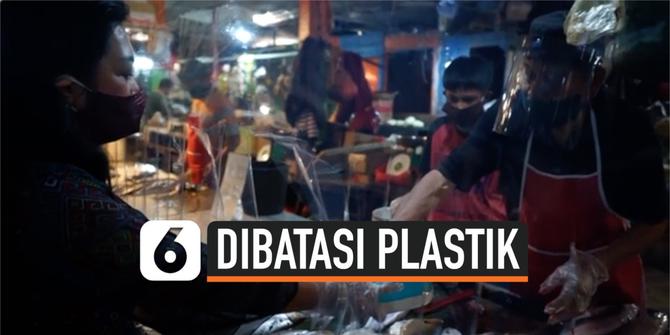 VIDEO: Cegah Corona, Pasar Tradisional Makassar Dipasangi Tirai Plastik