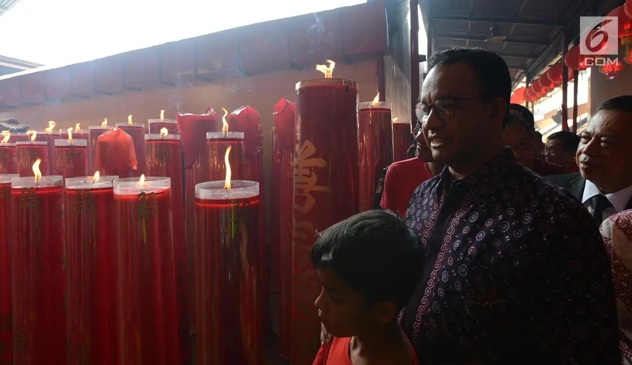 Gubernur DKI Jakarta Anies Baswedan tiba menghadiri perayaan Tahun Baru Imlek 2019 di Vihara Dharma Bhakti Petak 9, Glodok, Jakarta Barat, Selasa (5/2). Anies memastikan perayaan Imlek 2570 berjalan lancar dan aman. (Merdeka.com/Imam Buhori)