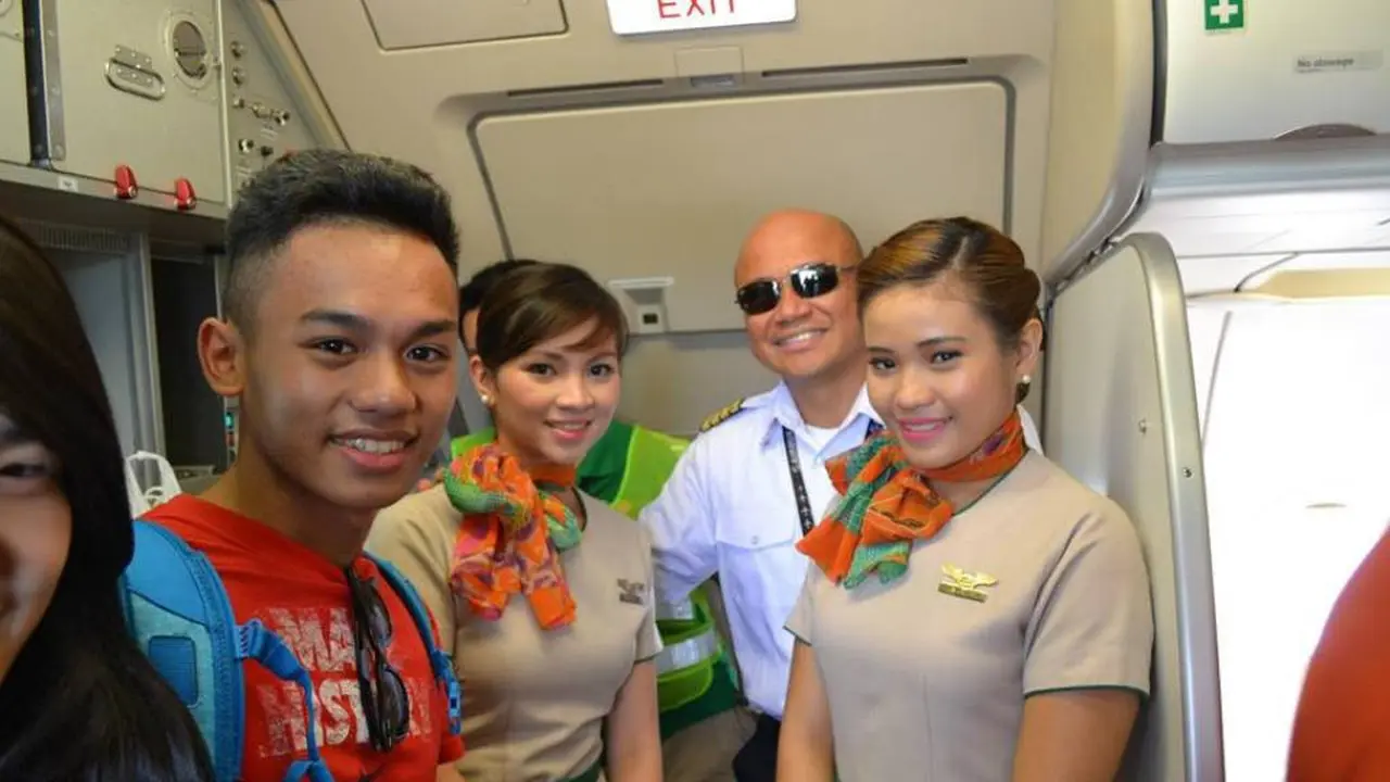 [Bintang] Kisah Inspiratif, Awalnya Cuma Jadi Penumpang, Sekarang Pria Ini Beneran Jadi Pilot
