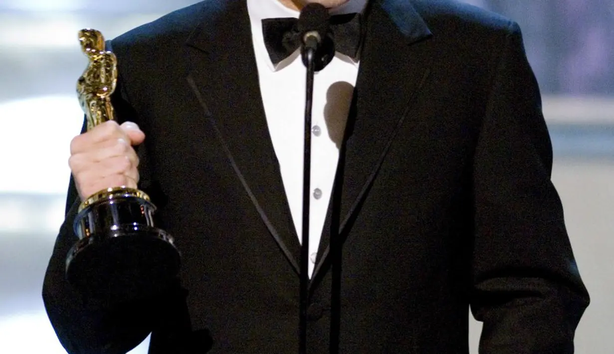 Seorang penggemar yang beruntung bernama Heather McGowan mendapatkan kesempatan berkencan dengan George Clooney. Ia menorehkan kenangan indah akan momen itu. (Bintang/EPA)