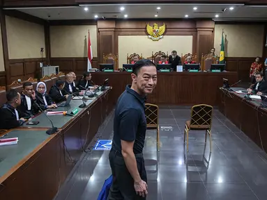 Menteri Perdagangan periode 2015-2016, Thomas Trikasih Lembong atau Tom Lembong bersiap mengikuti sidang perdana di Pengadilan Tindak Pidana Korupsi (Tipikor), Jakarta, Kamis (6/3/2025). (Liputan6.com/Angga Yuniar)