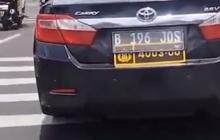 Viral Nopol Mobil 'Melorot' Ketahuan Pelat Ganda, Ternyata Nomor Dinas Rahasia Milik Mabes Polri